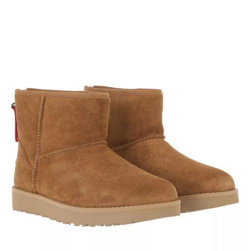 UGG W Classic Mini Logo Zip Chestnut Bottes d'hiver