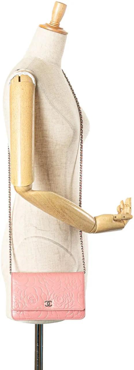 Thumbnail - Chanel Hobo Bags - Embossed Lambskin Camellia Wallet On Chain - Gr. unisize - in Gold - für Damen