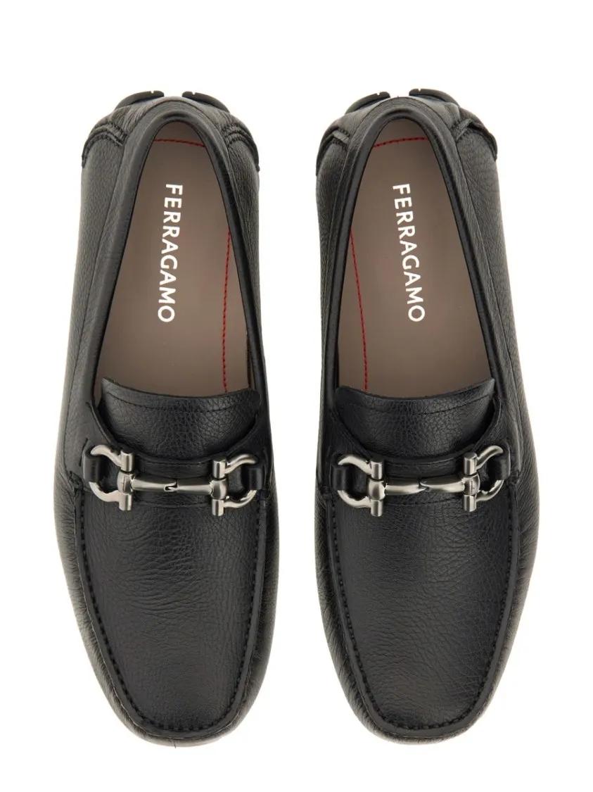 Thumbnail - Salvatore Ferragamo Loafer - Moccasin Gancini With Textured Calf Leather - Gr. 6_5 - in Schwarz - für Damen