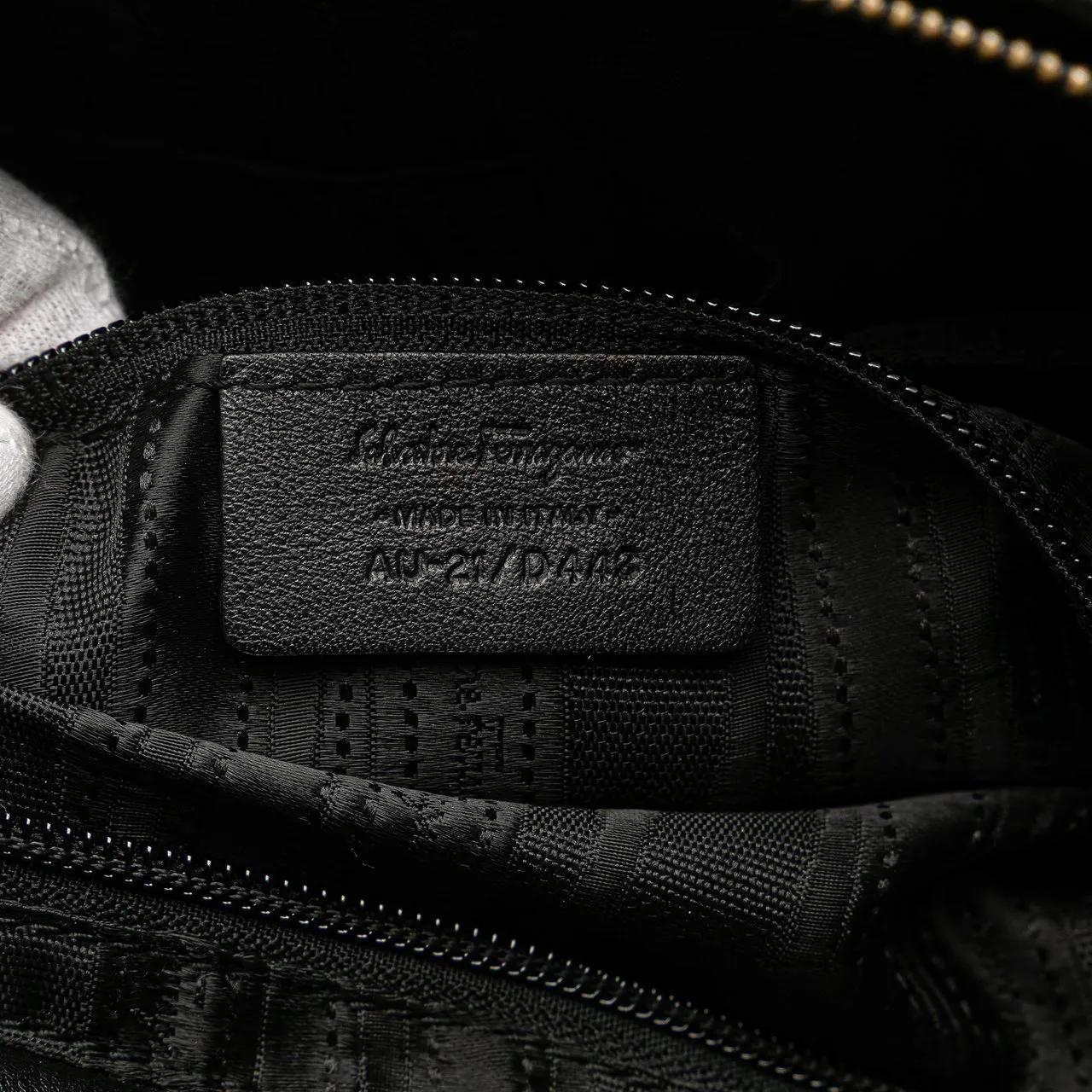 Thumbnail - Salvatore Ferragamo Hobo Bags - Leather Vara Shoulder Bag - Gr. unisize - in Schwarz - für Damen