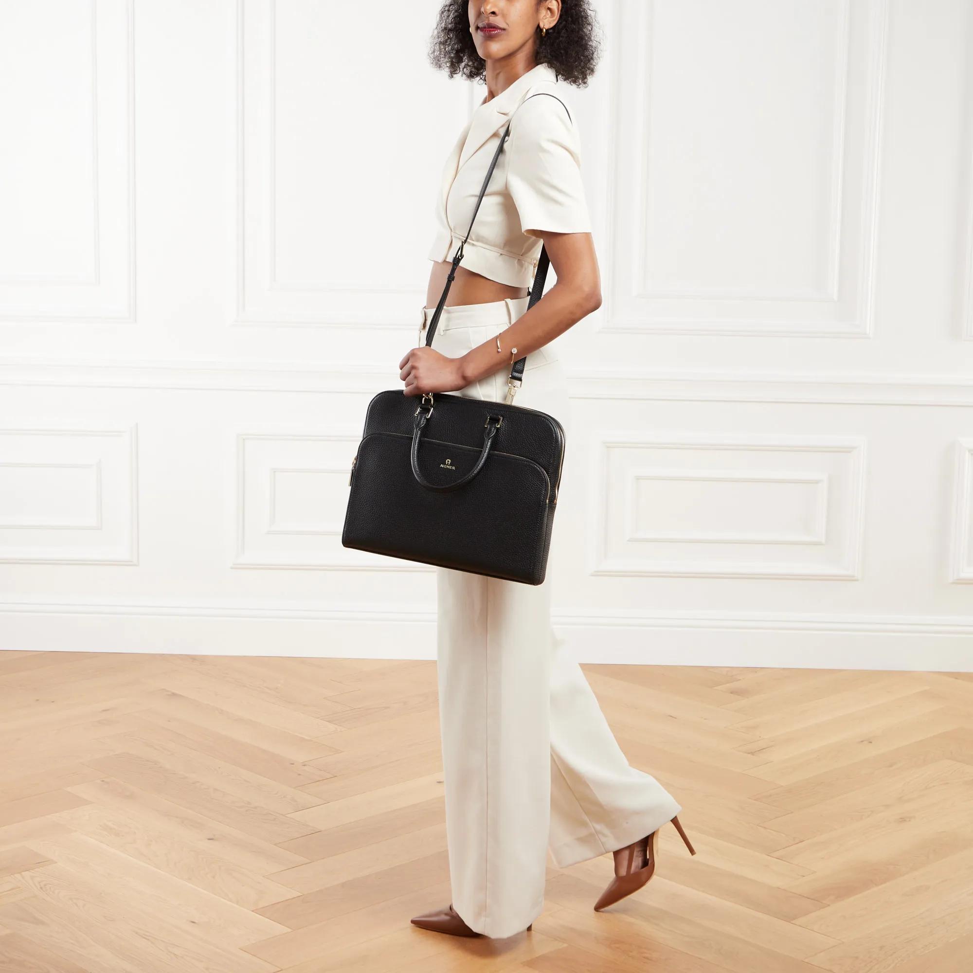 Aigner Satchels Ivy in zwart