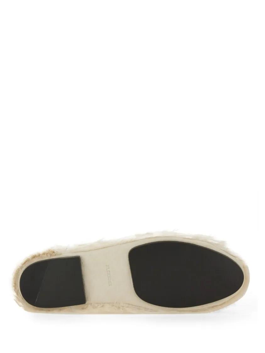 Thumbnail - Pointed-Toe Low Calfskin Slipper With Textured Fin - Gr. 38,5 (EU) - in Beige