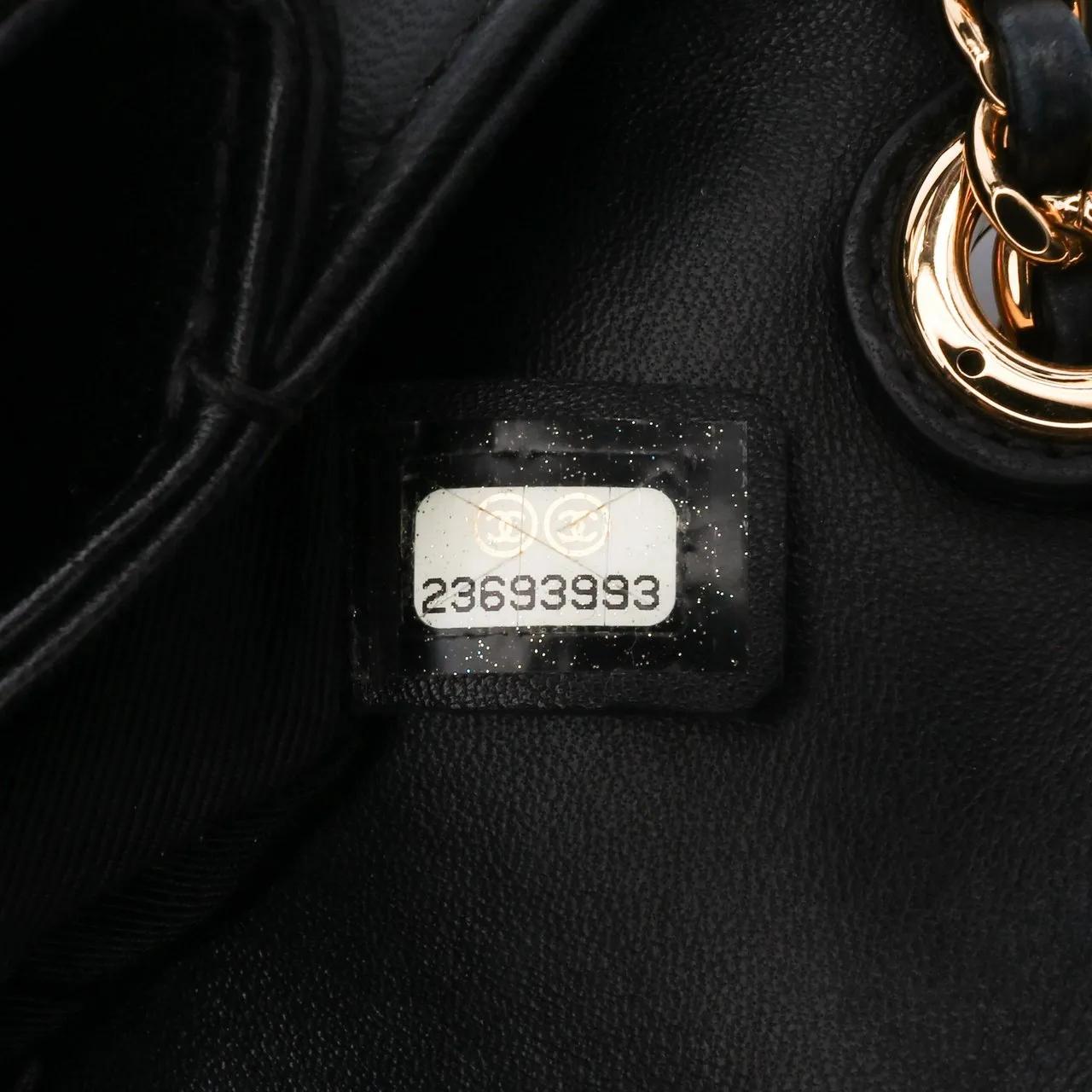 Thumbnail - Chanel Hobo Bags - 2016-2017 Small Quilted Lambskin CC Unchained Flap - Gr. unisize - in Schwarz - für Damen