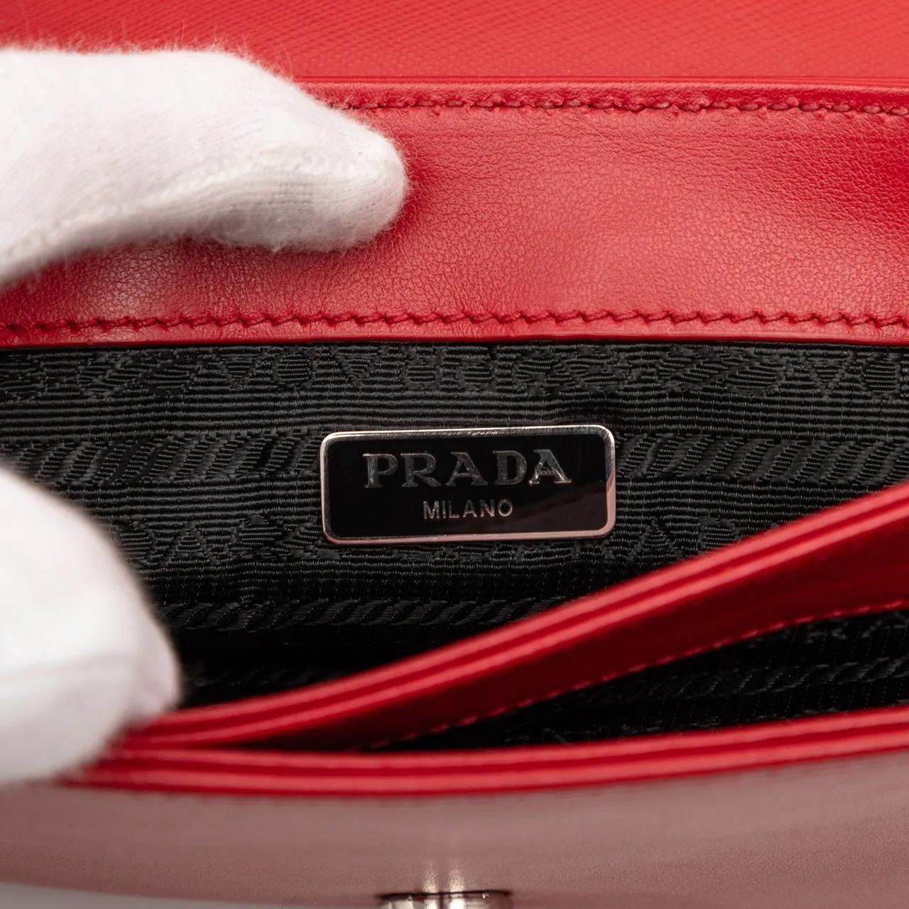 Thumbnail - Prada Hobo Bags - Saffiano and City Calf Chain Crossbody - Gr. unisize - in Rot - für Damen