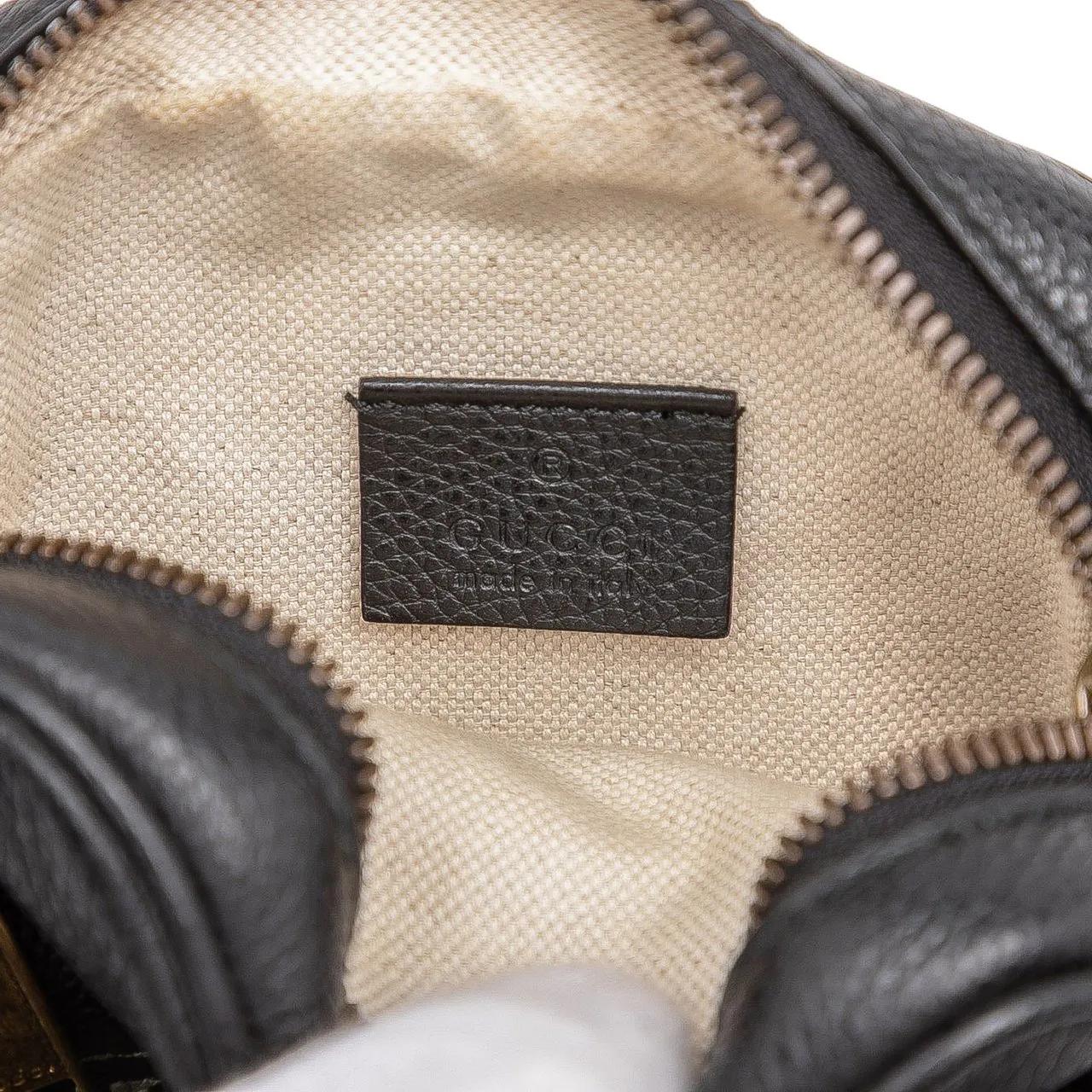 Thumbnail - Gucci Hobo Bags - Mini Grained Calfskin Logo Crossbody - Gr. unisize - in Schwarz - für Damen