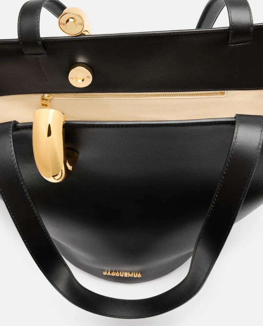 Jacquemus Bucket bags Le Bambola Moyen Bucket Bag in zwart
