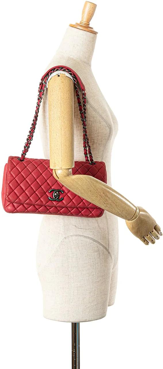Thumbnail - Chanel Hobo Bags - 2012-2013 Small Iridescent Calfskin New Bubble Fla - Gr. unisize - in Rot - für Damen
