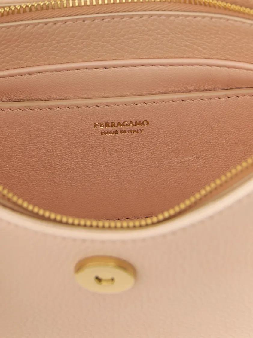 Salvatore Ferragamo Hobo bags Gabry' Shoulder Bag in roze