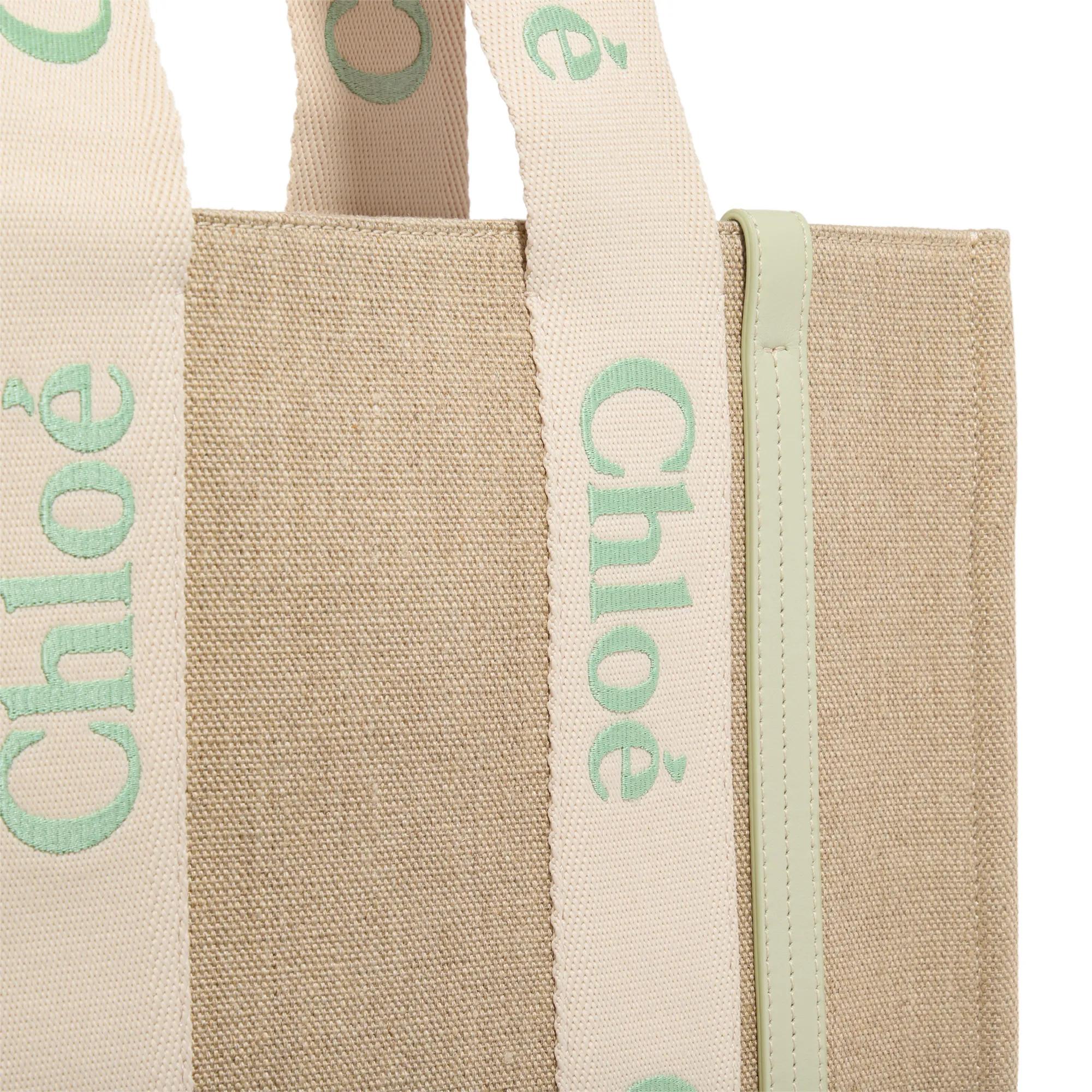 Chloé Shoppers & Totes Woody in beige