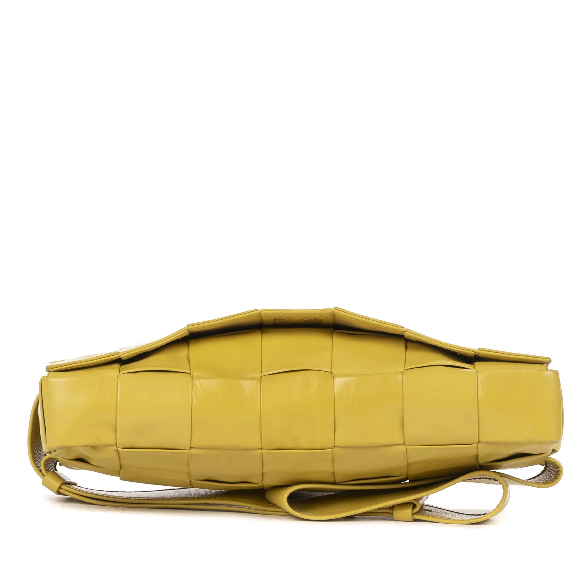 Thumbnail - Bottega Veneta Crossbody Bags - Cassette Belt Bag - Gr. unisize - in Gelb - für Damen