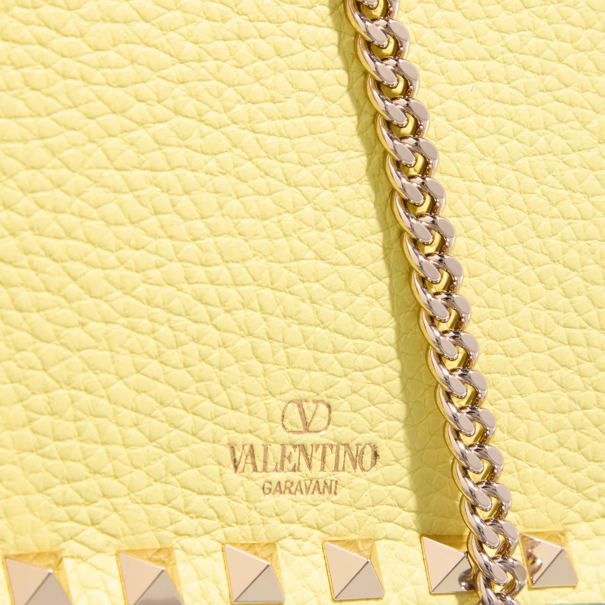 Valentino Garavani Crossbody bags Pouch Rockstud in geel