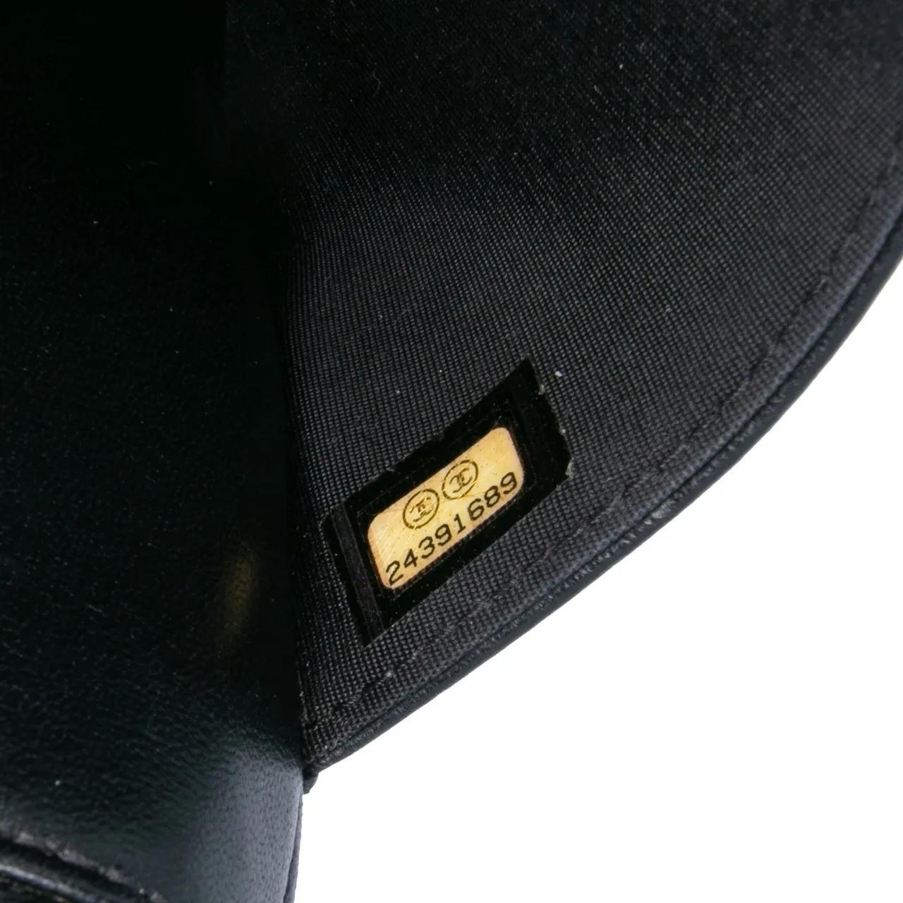 Thumbnail - Chanel Hobo Bags - CC Quilted Velvet Wallet on Chain - Gr. unisize - in Schwarz - für Damen