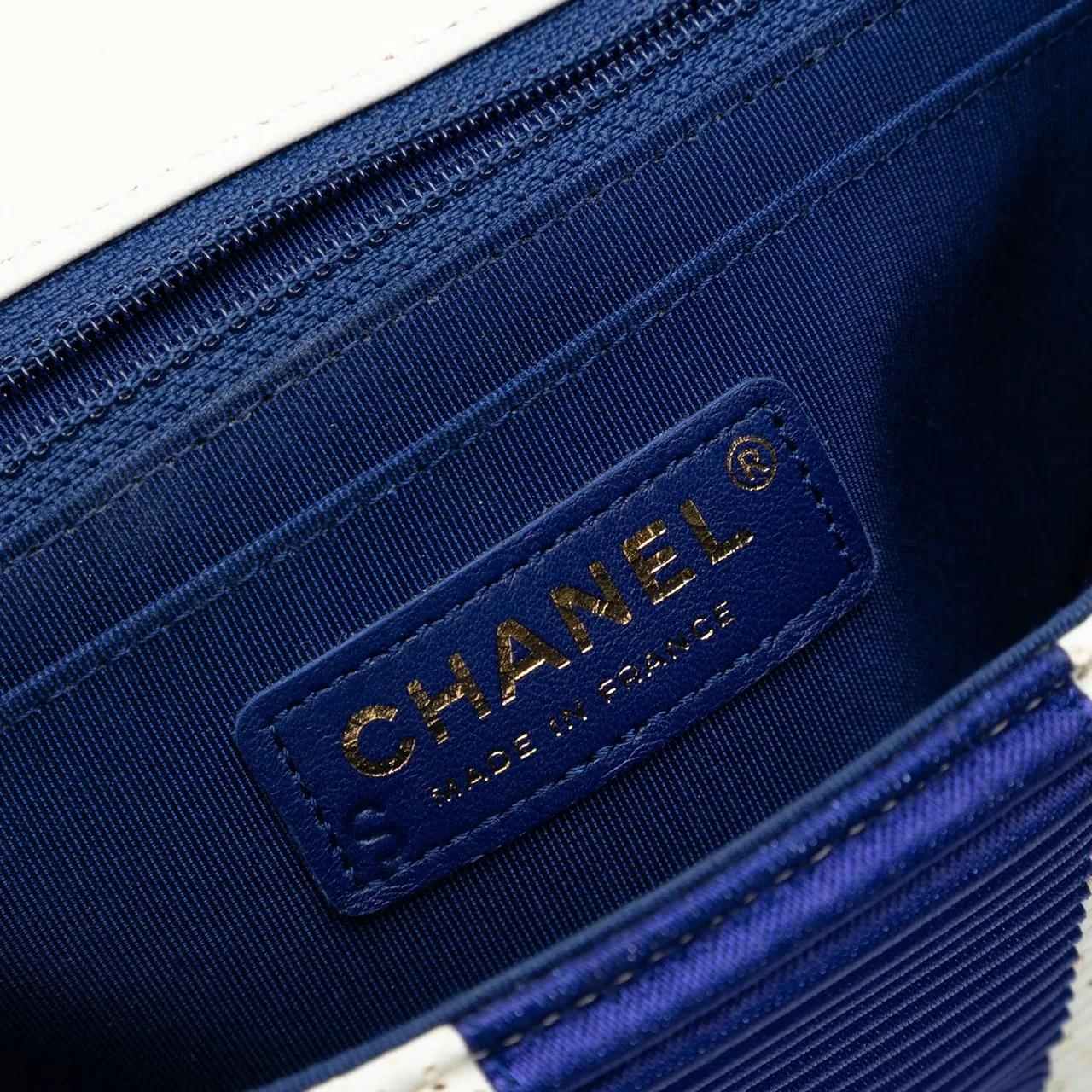 Thumbnail - Chanel Hobo Bags - Mini Rectangular Classic Pleated Perforated Lambsk - Gr. unisize - in Weiß - für Damen