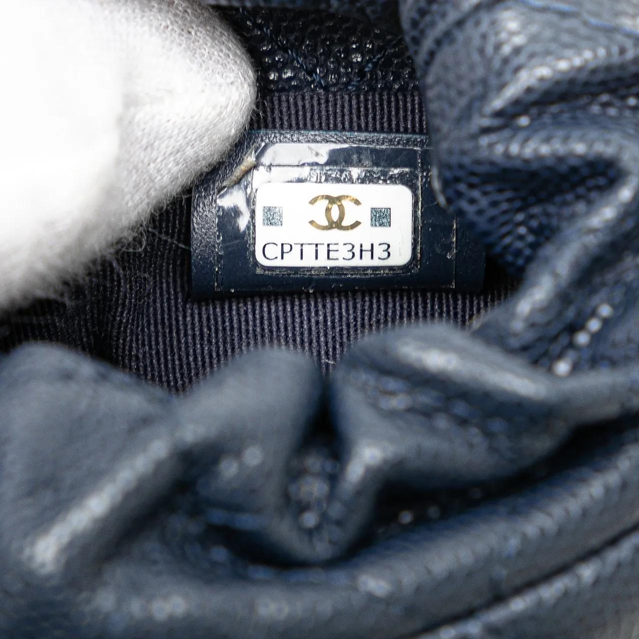 Thumbnail - Chanel Hobo Bags - Mini Quilted Caviar Medallion Charms Drawstring Bu - Gr. unisize - in Blau - für Damen