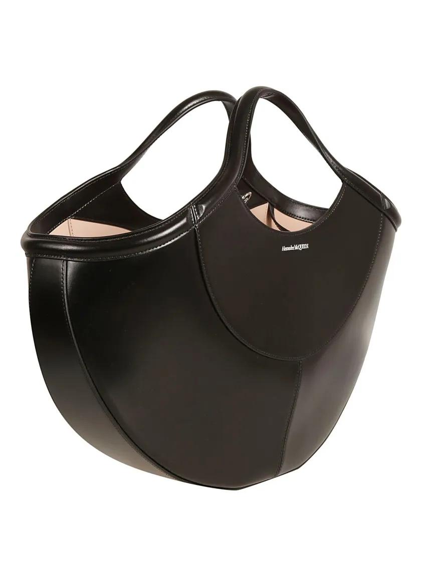 Alexander mcqueen Crossbody bags Sculptural Silhouette Black Leather Bag in zwart