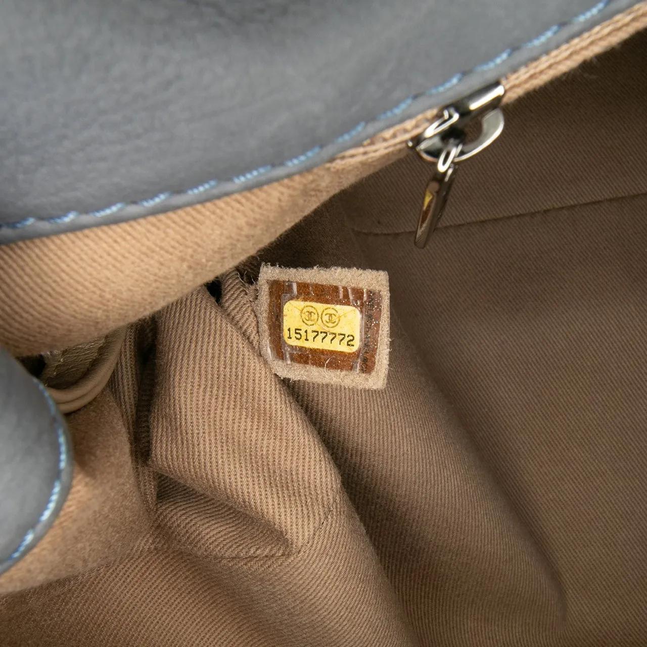 Thumbnail - Chanel Shopper - Large Calfskin Ultra Stitch Hamptons Enamel CC Tot - Gr. unisize - in Blau - für Damen