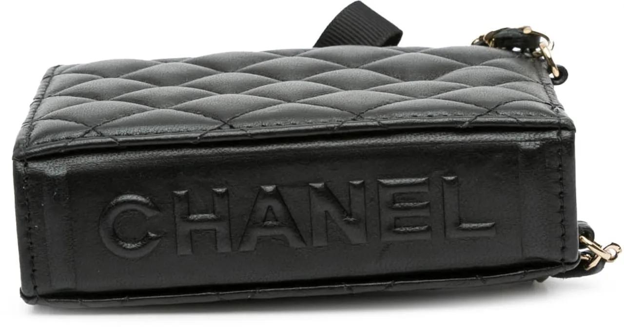 Chanel Hobo bags 2021-2024 Quilted Lambskin Book Card Holder On Cha in zwart