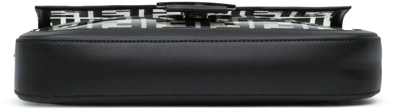 Thumbnail - Fendi Hobo Bags - Medium Zucca PVC Baguette Satchel - Gr. unisize - in Schwarz - für Damen