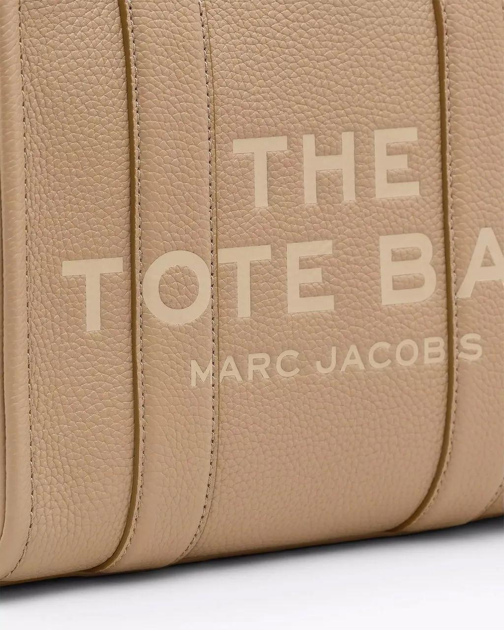 Marc Jacobs Shoppers & Totes The Tote Bag Small in bruin