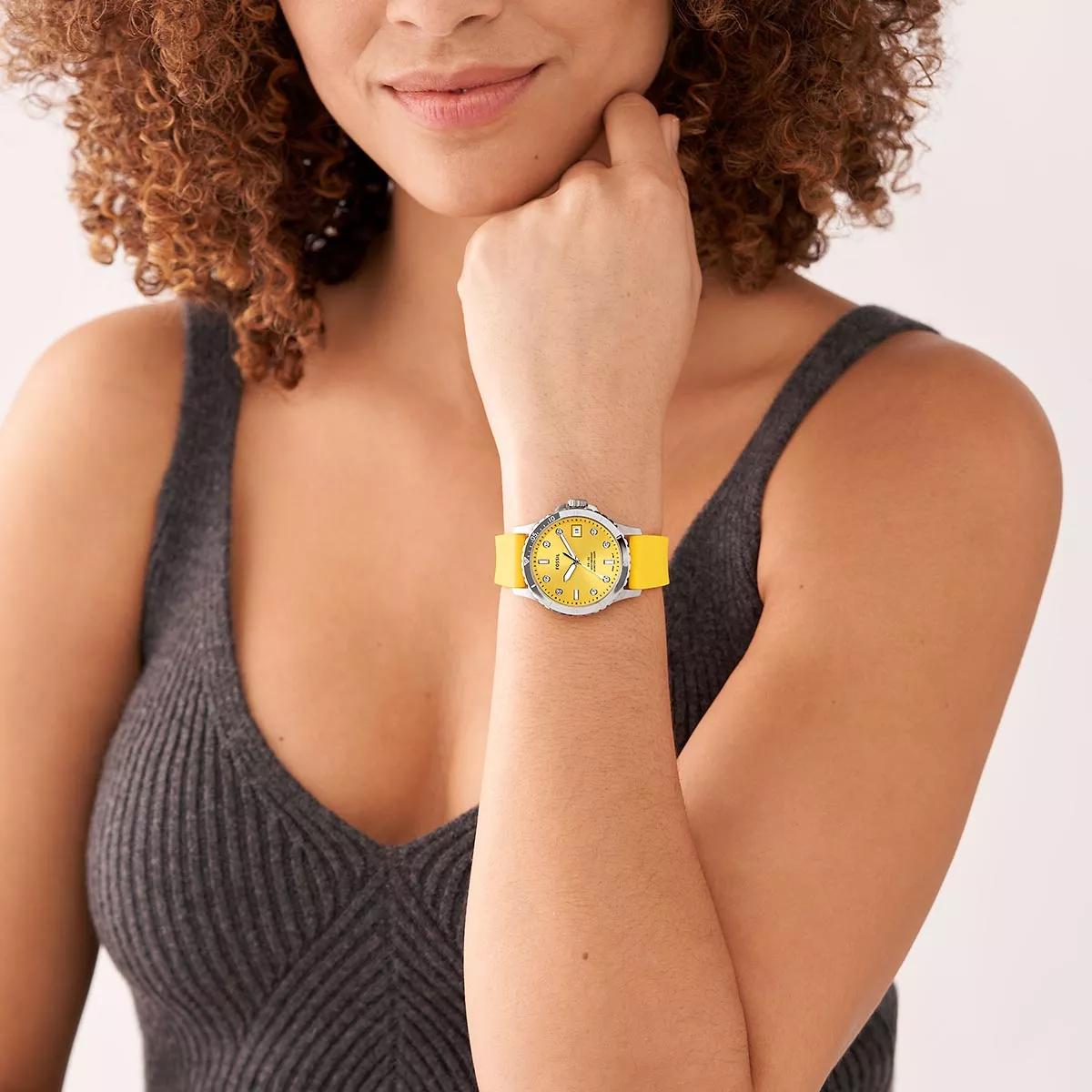 40mm watch on online woman's wrist