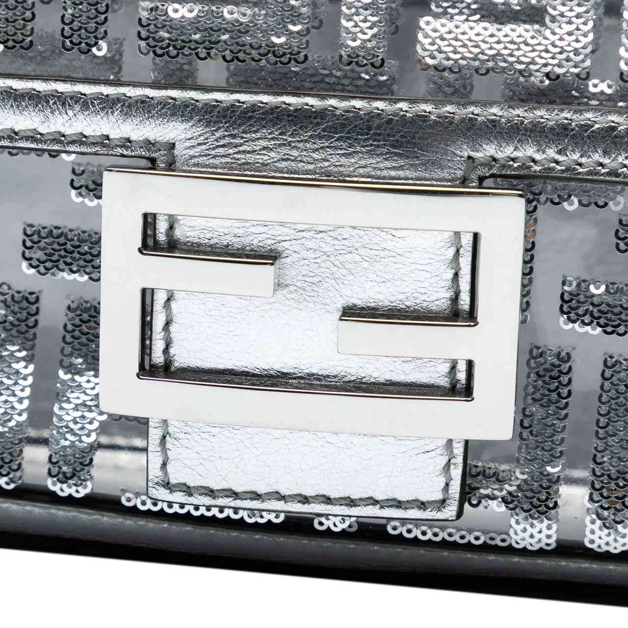 Thumbnail - Fendi Hobo Bags - Nicki Minaj Medium Sequined PVC FF 1974 Baguette S - Gr. unisize - in Silber - für Damen