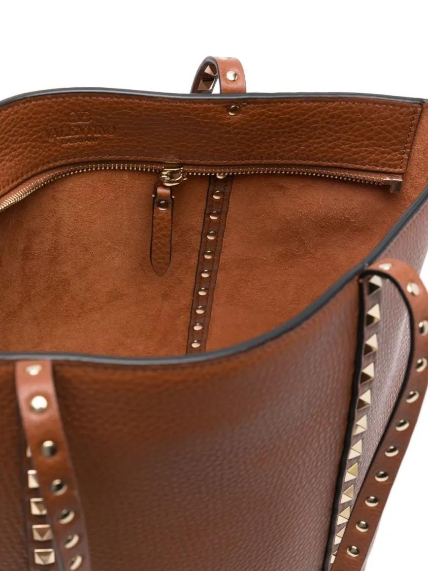 Valentino Garavani Shoppers & Totes Rockstud Tote Bag in bruin