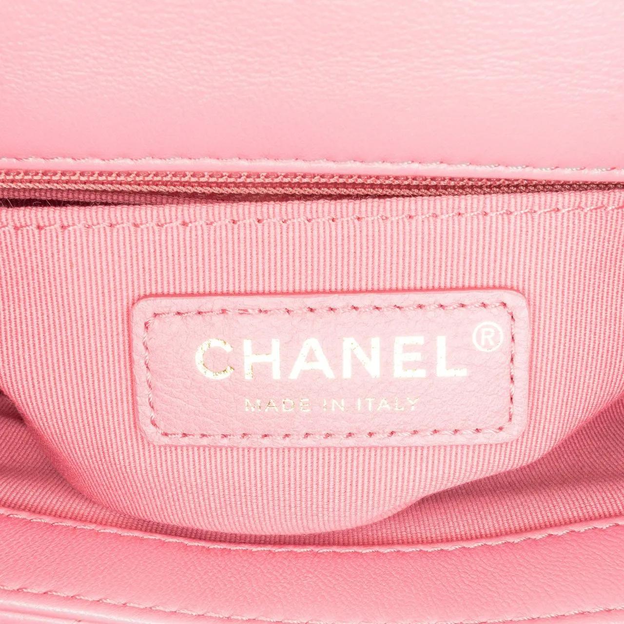 Chanel Hobo bags 2021 Mini Square Lambskin Pearl Samba Flap in poeder roze