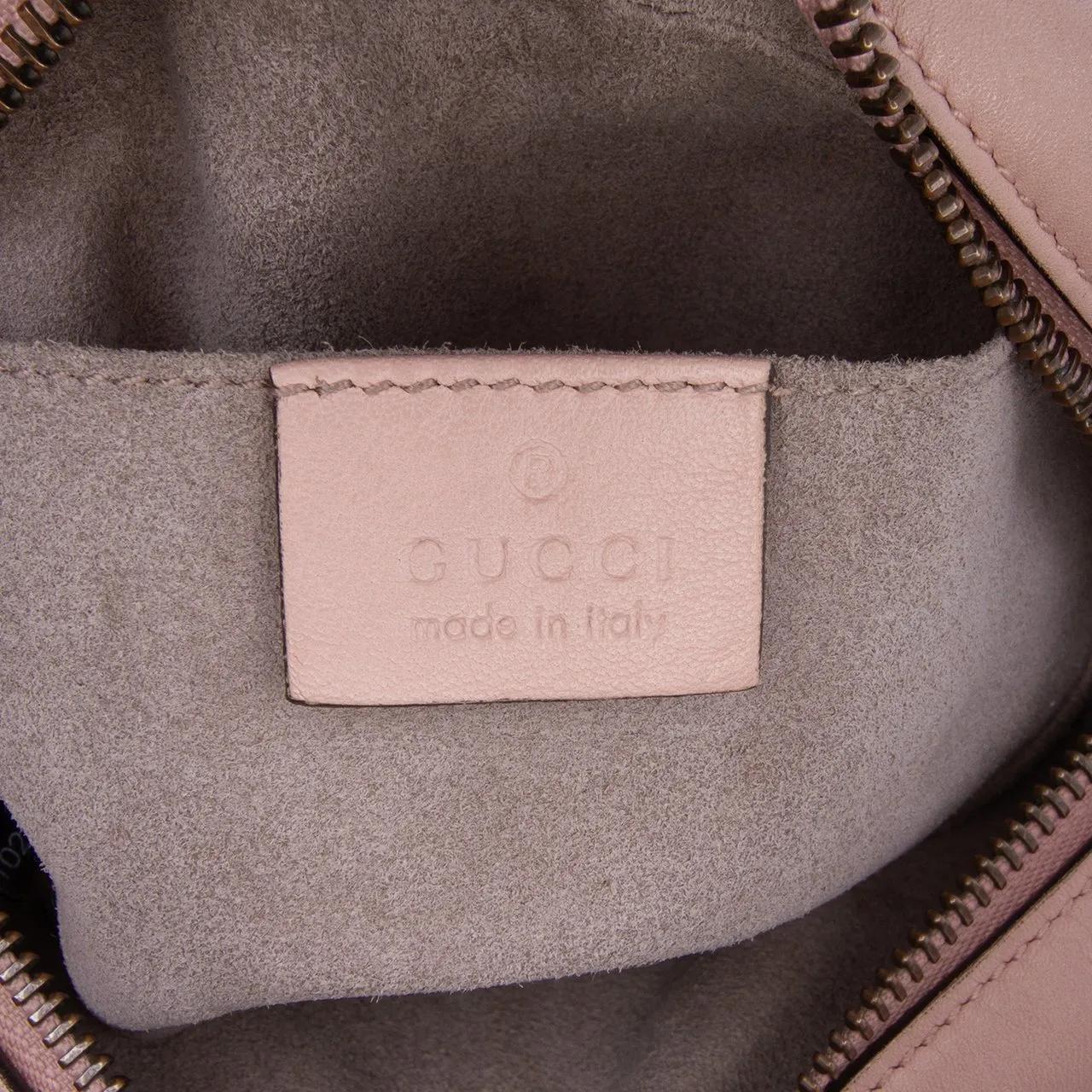 Thumbnail - Gucci Hobo Bags - Mini GG Marmont Matelasse Leather Crossbody - Gr. unisize - in Gold - für Damen