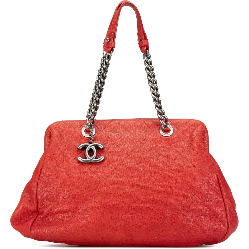 Chanel Fourre-tout Medium Quilted Caviar Frame Tote rot