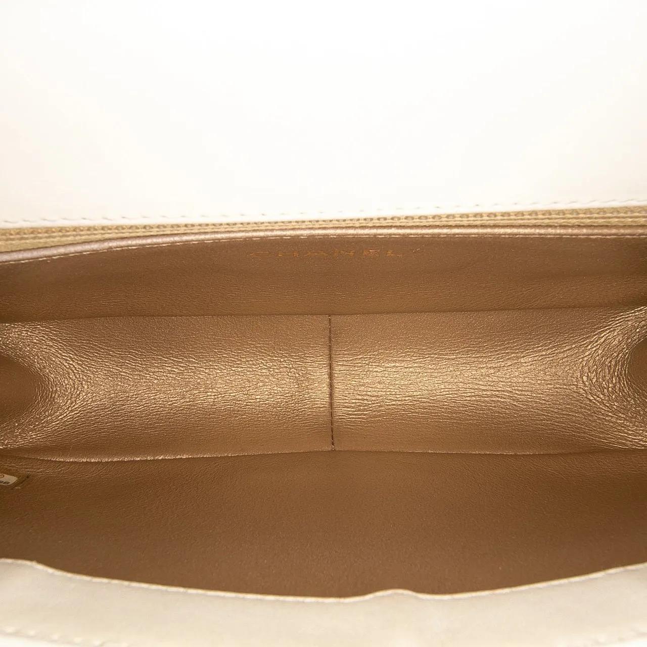 Thumbnail - Chanel Hobo Bags - Medium Quilted Calfskin Octagon CC Clasp Flap - Gr. unisize - in Weiß - für Damen