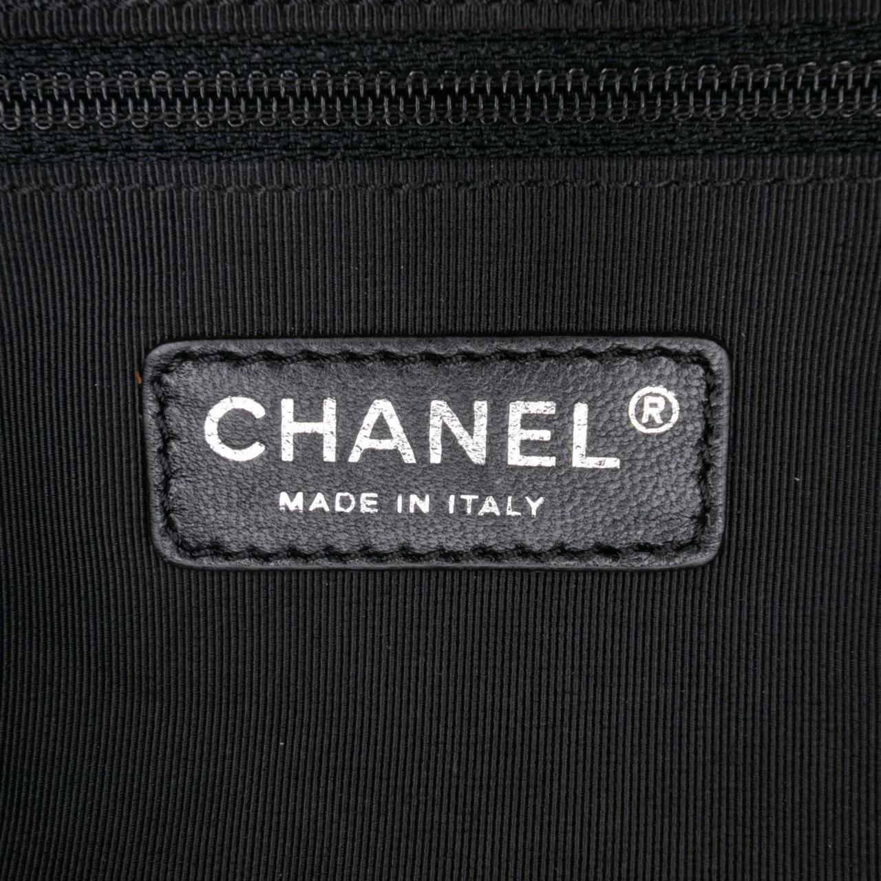Thumbnail - Chanel Hobo Bags - CC Quilted Lambskin Zip Shoulder Bag - Gr. unisize - in Weiß - für Damen