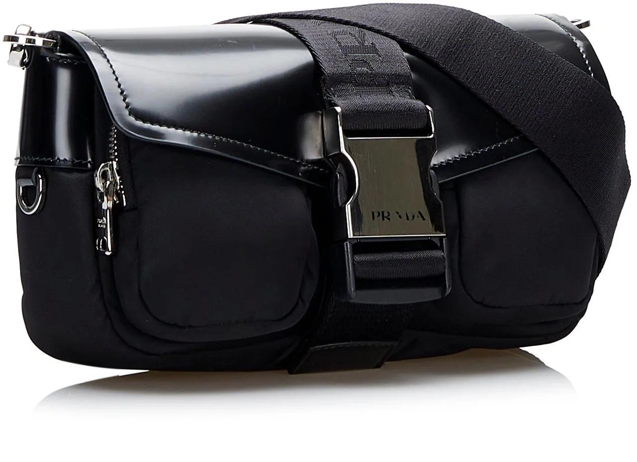 Prada Hobo bags 2022 Re-Nylon & Spazzolato Pocket Crossbody in zwart