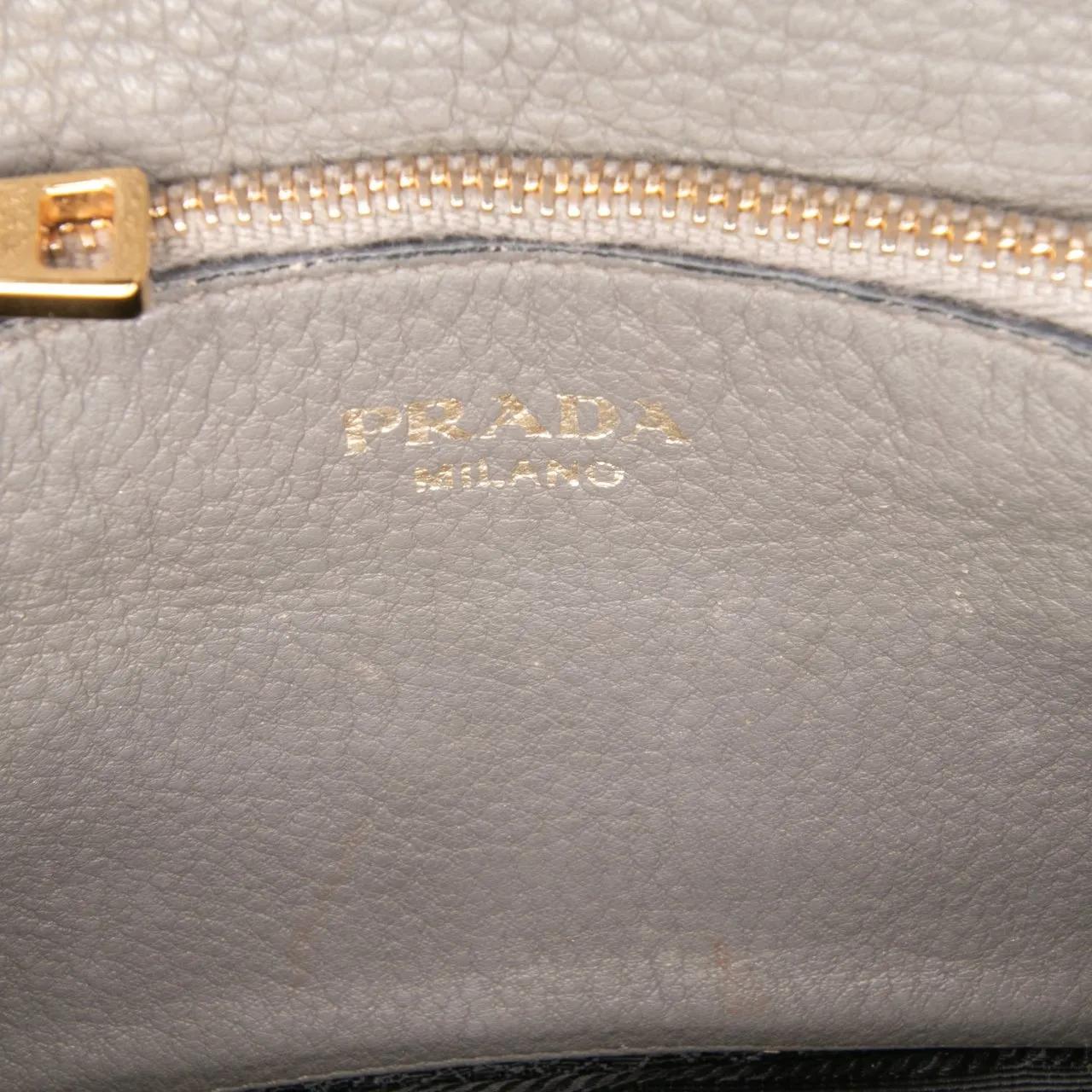 Thumbnail - Prada Hobo Bags - Vitello Daino Flap Crossbody - Gr. unisize - in Braun - für Damen