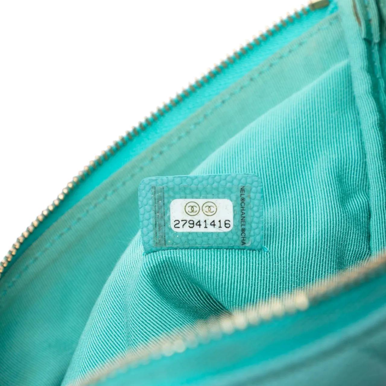 Thumbnail - Chanel Clutches - Medium CC Chevron Caviar O Case Clutch - Gr. unisize - in Blau - für Damen