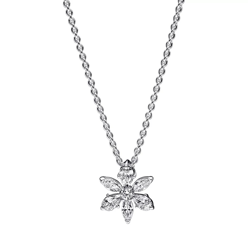 Pandora Collier moyen Funkelnde Herbarium-Cluster-Anhänger-Halskette Clear