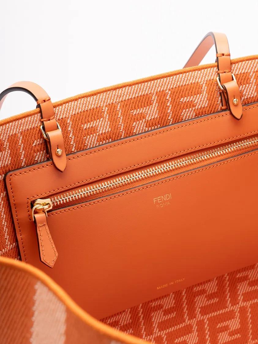 Fendi Shoppers & Totes `Roll` Large Tote Bag in oranje