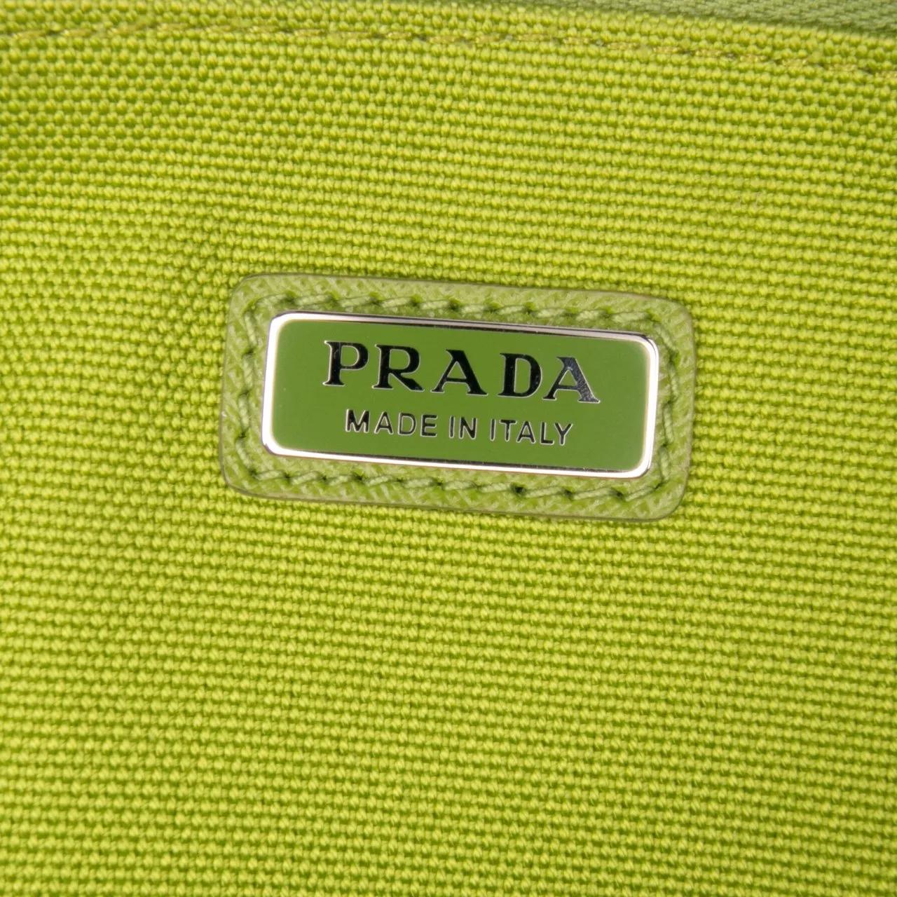 Thumbnail - Prada Clutches - Canvas Canapa Triangle Logo Wristlet Clutch - Gr. unisize - in Grün - für Damen