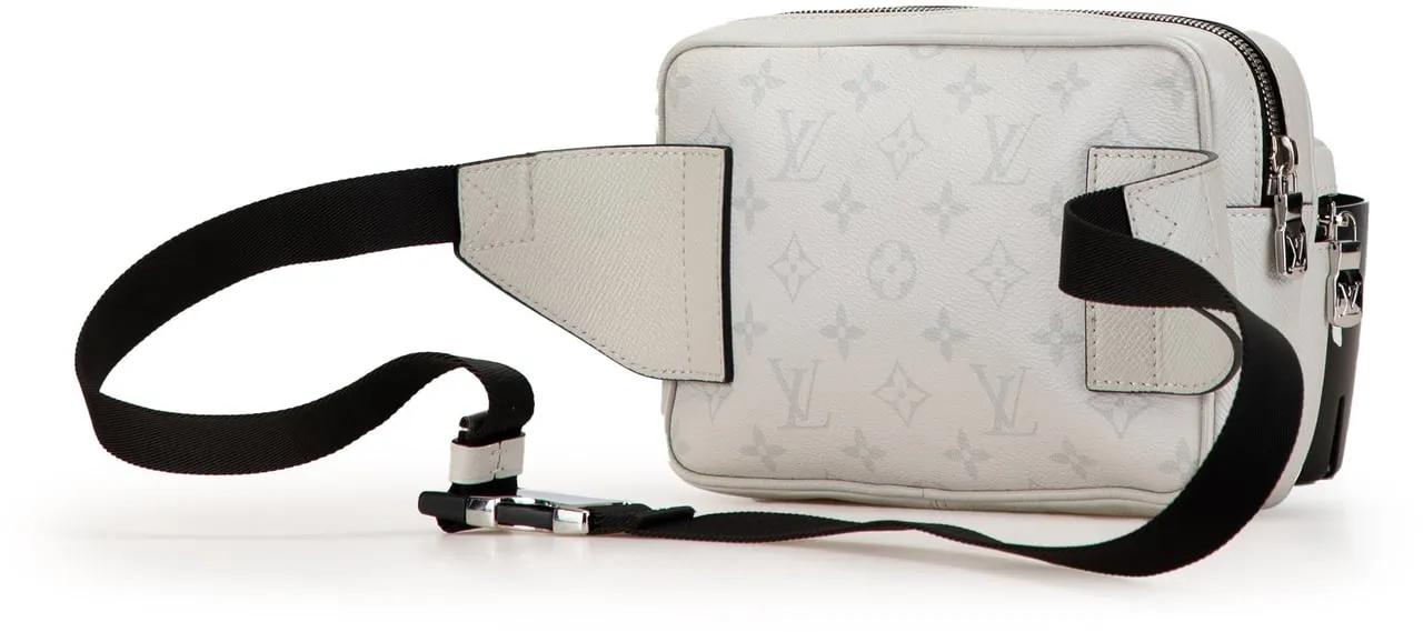 Louis Vuitton Heuptassen Monogram Taigarama Outdoor Bumbag in wit