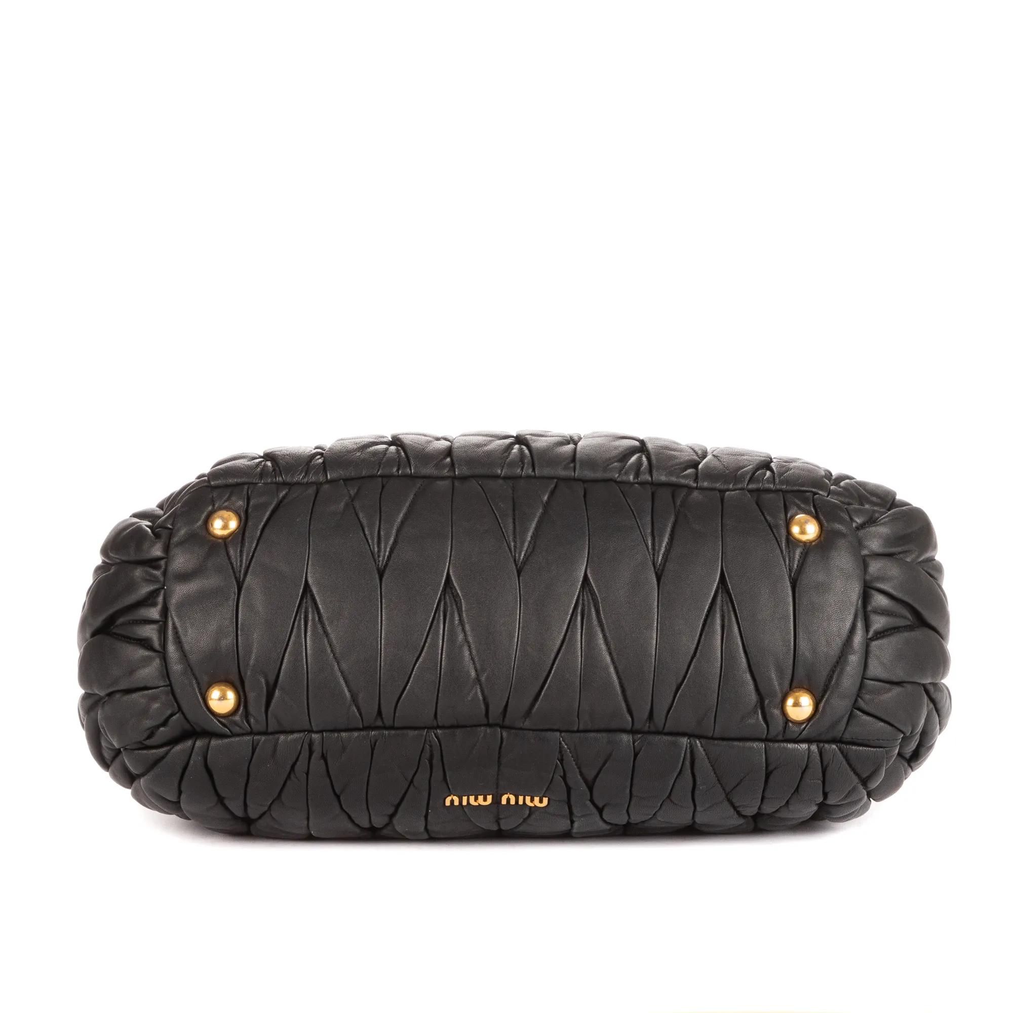 Thumbnail - Miu Miu Crossbody Bags - Large Flap Satchel - Gr. unisize - in Schwarz - für Damen