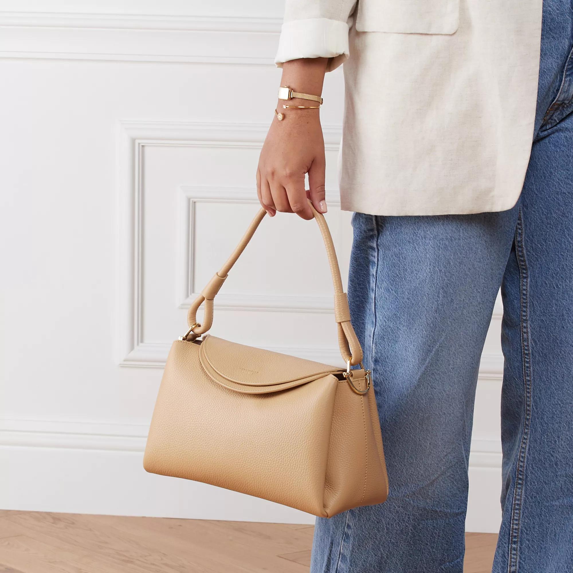 Coccinelle Beige Leren Handtas met Contrasterende Schouderband Beige Dames