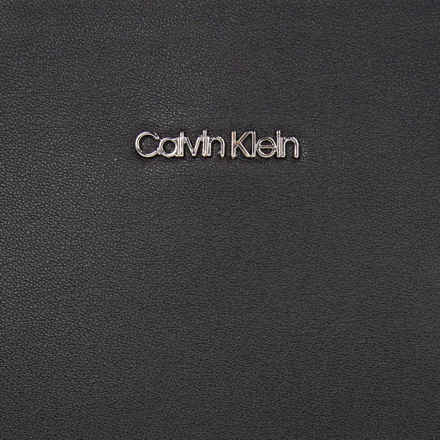 Calvin Klein Crossbody bags Must Handtasche in zwart