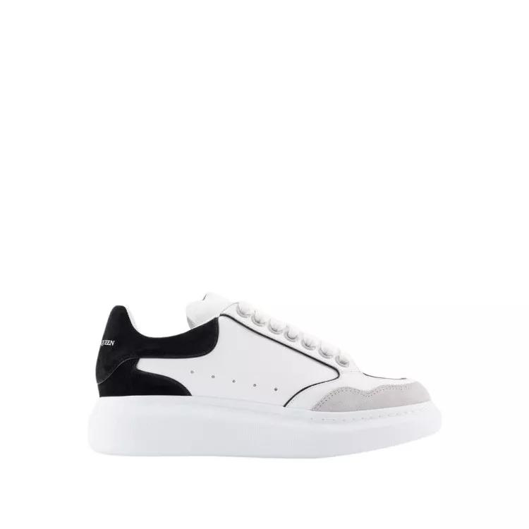 Alexander McQueen Low-Top Sneaker - Oversized Sneakers - Leather - Grey - Gr. 39 (EU) - in Weiß - für Damen