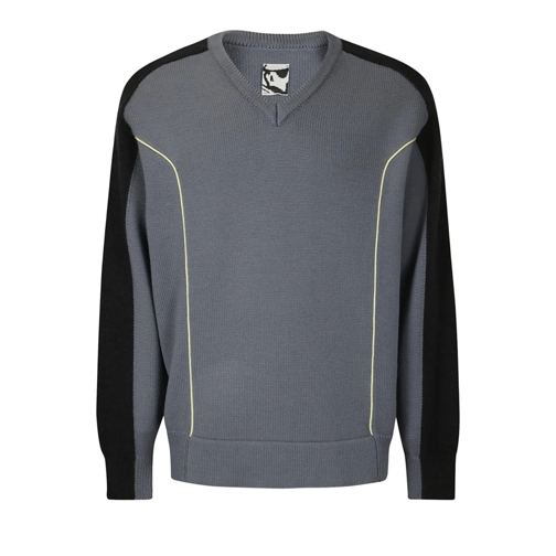 GR10K Pullover Grey V-Neck Sweater Grey