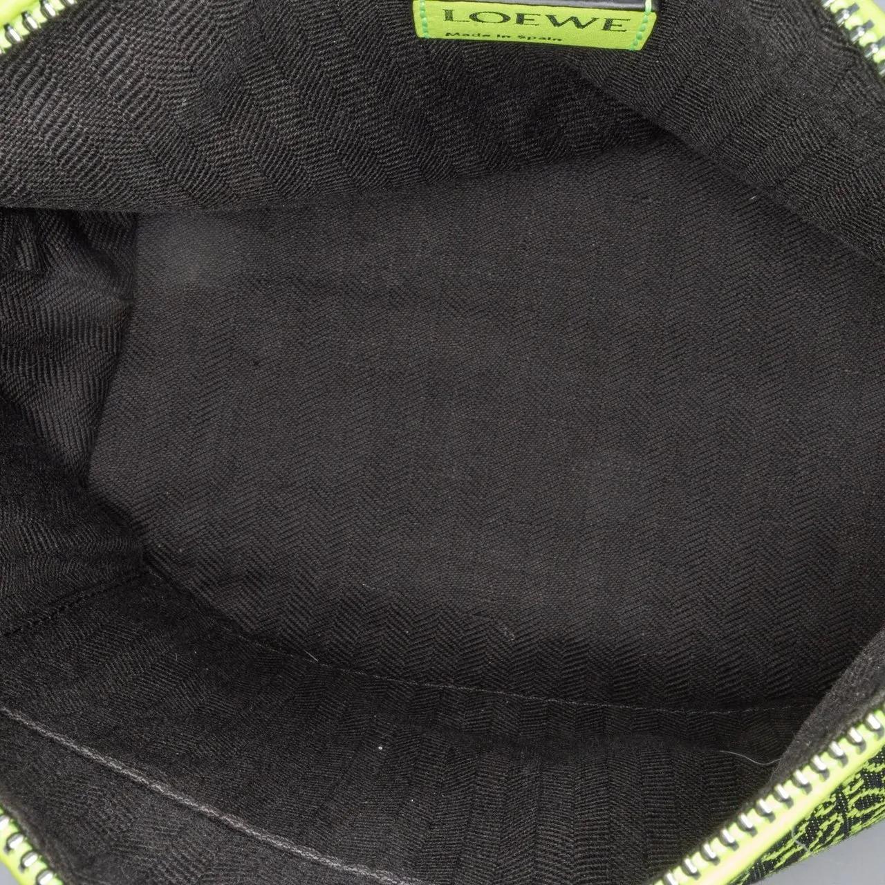 Thumbnail - Loewe Crossbody Bags - 2022 Small Anagram Canvas Cubi Bag - Gr. unisize - in Grün - für Damen