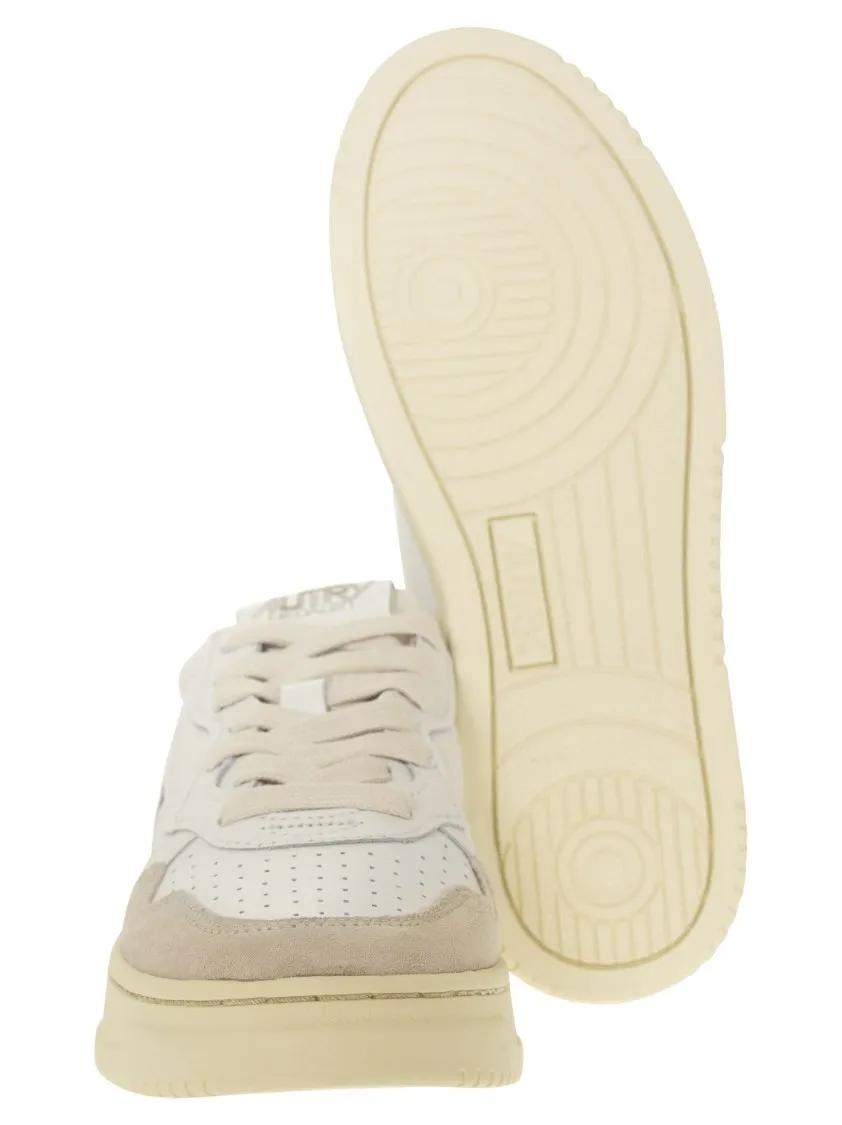 Thumbnail - Autry Low-Top Sneaker - Medalist Low - Leather And Suede Sneakers - Gr. 38 (EU) - in Weiß - für Damen
