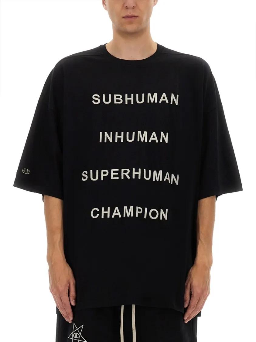 Thumbnail - Rick Owens - Oversized Black T-Shirt With Contrasting Bold Text - Größe S - schwarz