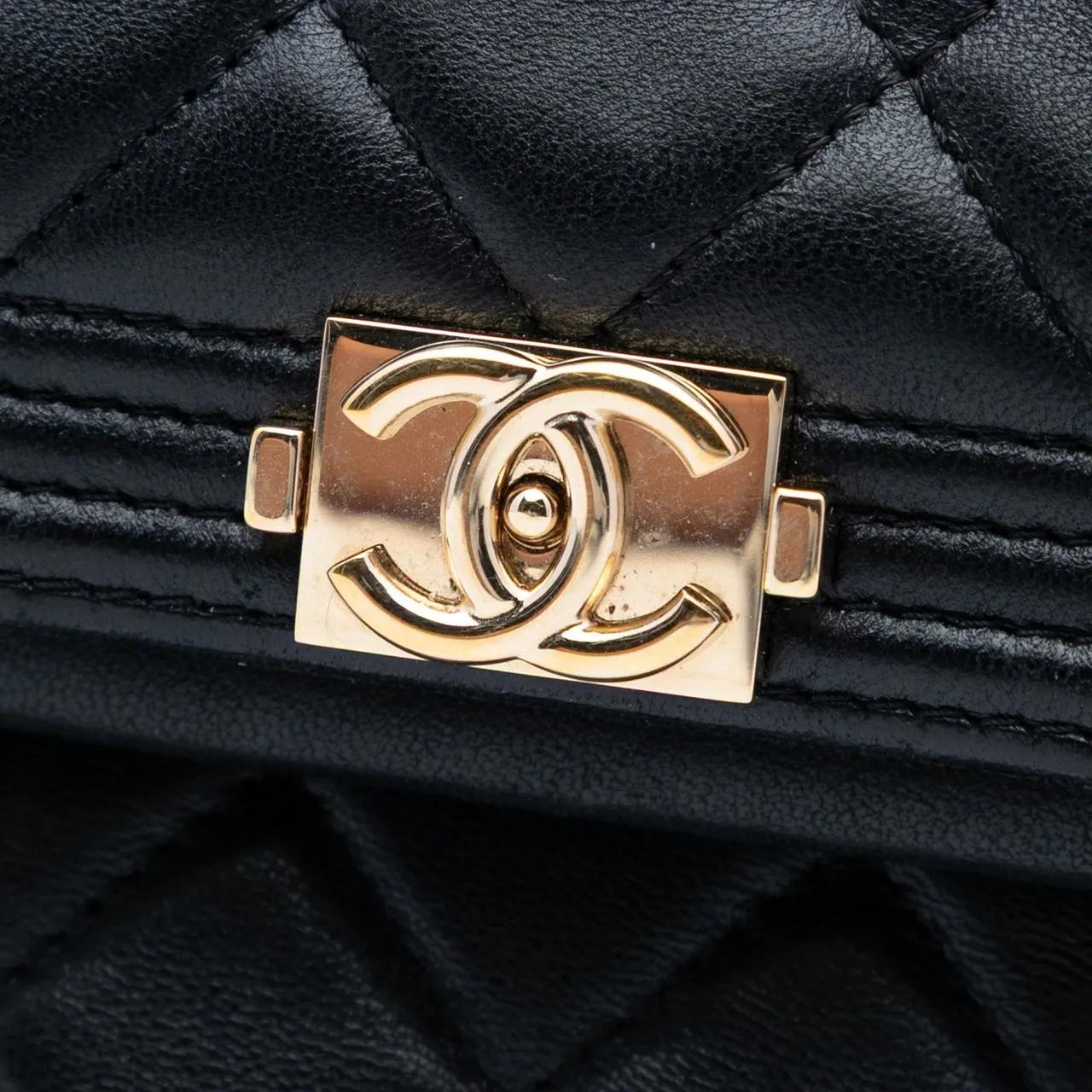 Thumbnail - Chanel Clutches - Quilted Lambskin Boy Foldover Clutch - Gr. unisize - in Schwarz - für Damen