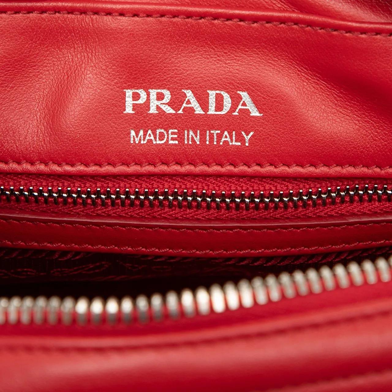 Thumbnail - Prada Hobo Bags - Soft Calfskin Diagramme Camera Bag - Gr. unisize - in Rot - für Damen
