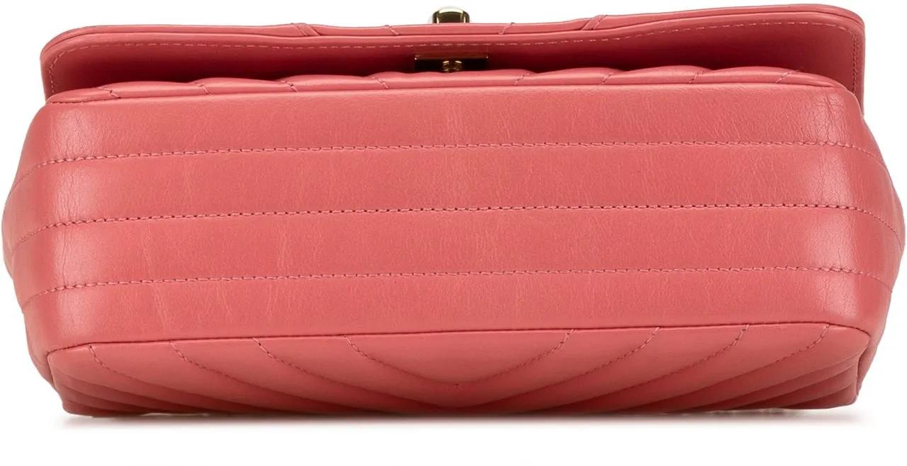 Chanel Shoppers Mini Chevron Calfskin Statement Flap in poeder roze