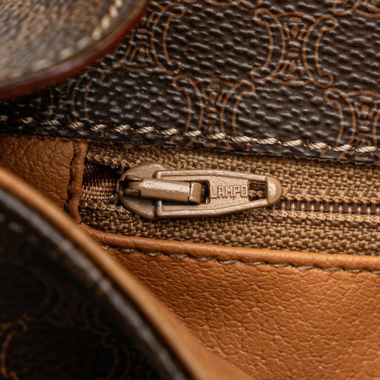 Thumbnail - Celine Hobo Bags - Macadam Coated Canvas Crossbody - Gr. unisize - in Braun - für Damen